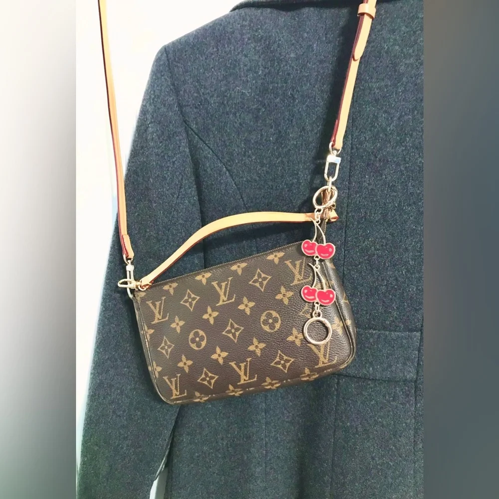 ✅LV Pochette Accessories HANDBAG
LOUIS VUITTON - Picture 6 of 13